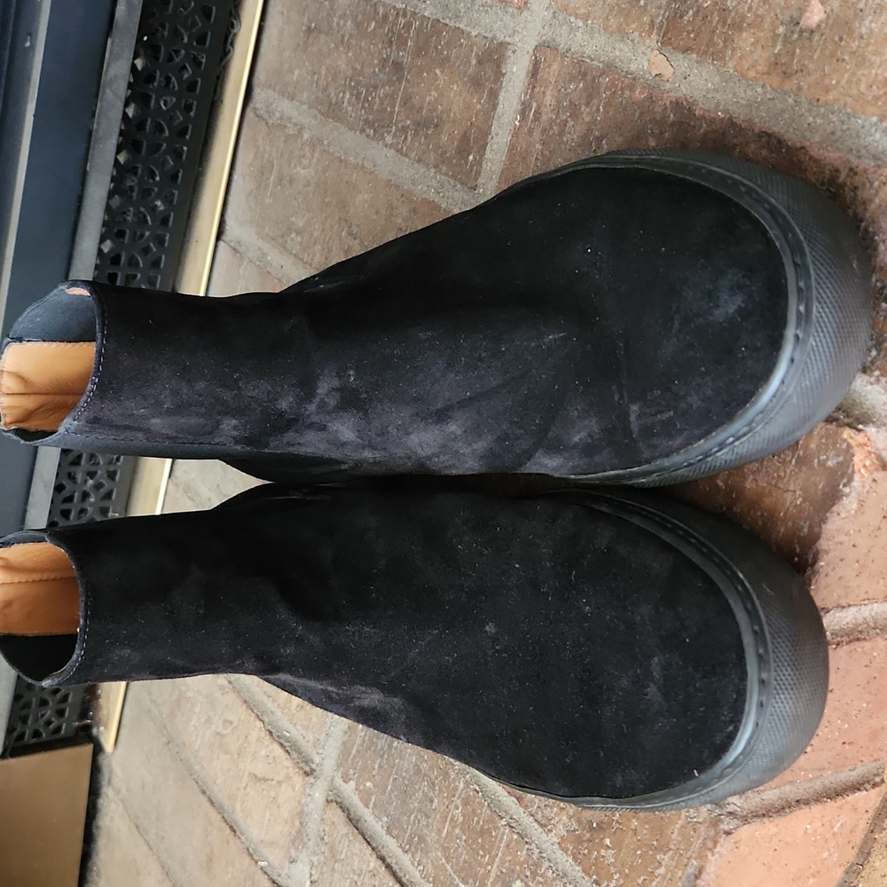 Black Suede Chelsea Boot Made In Italy Size 11M Flat Soles Quiet Luxury Insoles